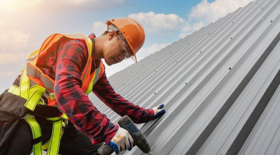 Owens Corning roofing contractor in Hillsdale, IL